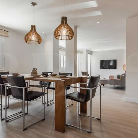 Idyllic And Spacious With Parking - Center By Rems *