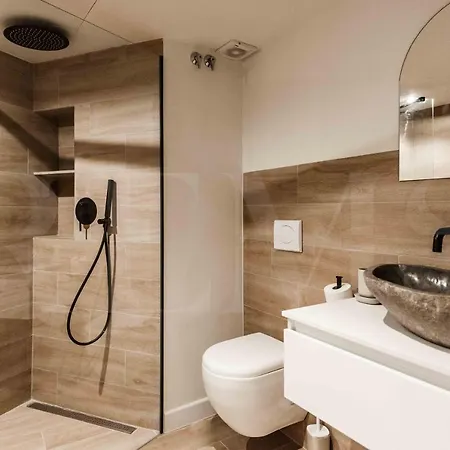 Apartment Idyllic And Spacious With Parking - Center By Rems *