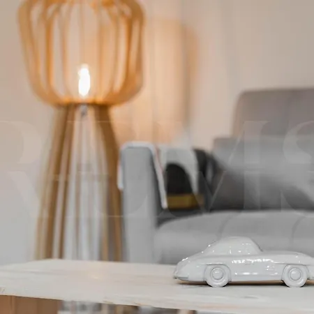 Idyllic And Spacious With Parking - Center By Rems Apartment *