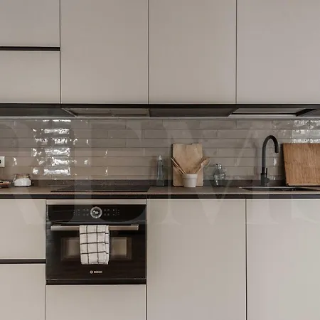 Idyllic And Spacious With Parking - Center By Rems Apartment *
