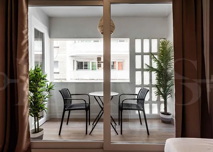 Spacious Soho With Parking Rems * مالقة